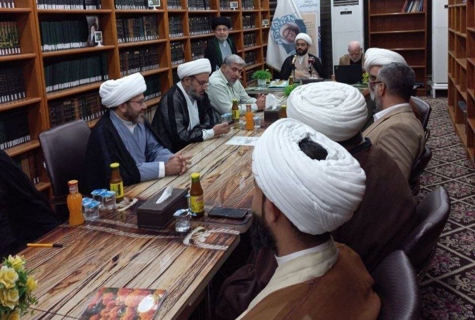 أقام مركز الإمام الصادق (عليه السلام) للدراسات والبحوث في النجف الأشرف، وبالتعاون مع المركز الفاطمي للدراسات والتنمية البشرية، جلسة حوارية علمية حاضر فيها الكاتب والمفكر الدكتور المصري أحمد راسم النفيس أقام مركز الإمام الصادق (عليه السلام) للدراسات والبحوث في النجف الأشرف، وبالتعاون مع المركز الفاطمي للدراسات والتنمية البشرية، جلسة حوارية علمية حاضر فيها الكاتب والمفكر الدكتور المصري أحمد راسم النفيس